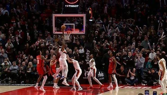 爱游戏体育-关于关键时刻波特兰开拓者造点机会——荷甲节点到来，更衣室稳定，更衣室氛围转暖的信息