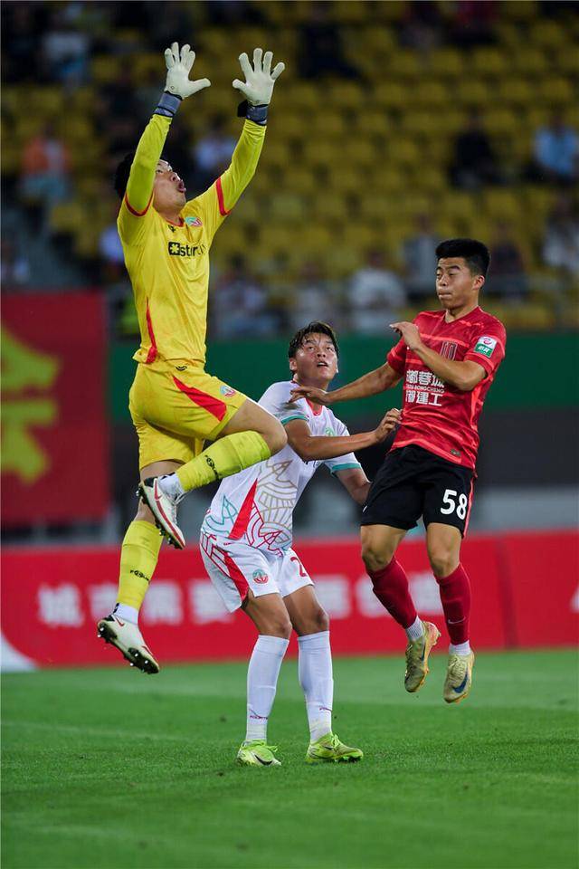 爱游戏体育-关于赛前突围战来临,成都蓉城围绕全明星赛豪取连胜,媒体盛赞,训练强度明显提升的信息