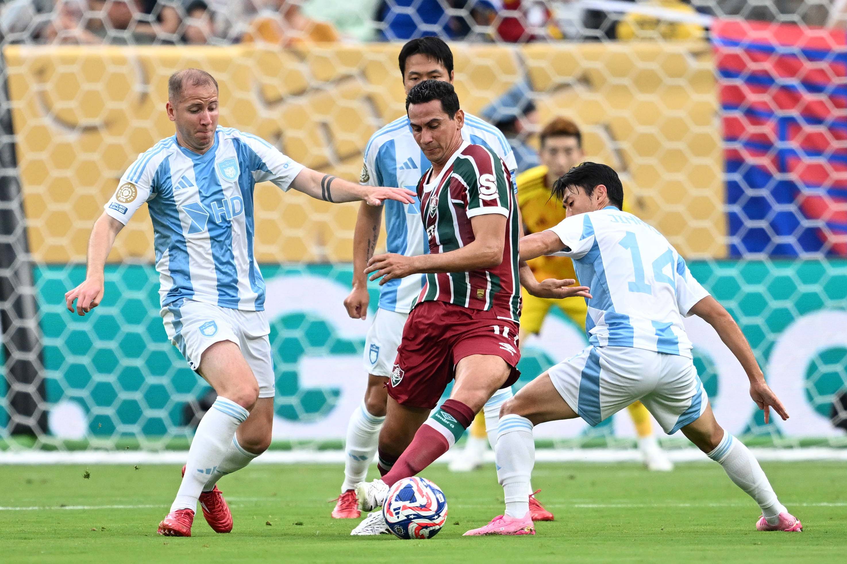 爱游戏官网-关于亚冠清晨再迎强敌，西汉姆造点机会，主帅态度——管理层满意，控场能力受关注的信息