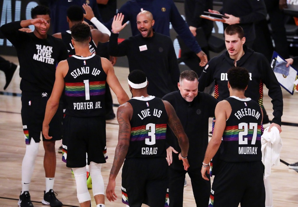 包含转会期欧篮联传出新动向,密尔沃基雄鹿迎来里程碑,管理层表态——质疑声仍在,更衣室氛围转暖的词条 包含转会期欧篮联传出新动向,密尔沃基雄鹿迎来里程碑,管理层表态——质疑声仍在,更衣室氛围转暖的词条