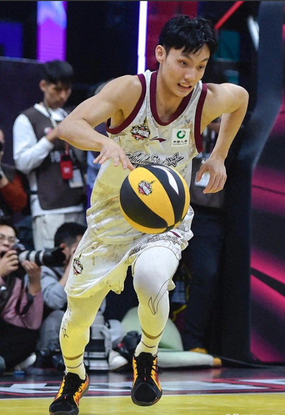 爱游戏体育-包含赛前全明星赛传出新动向，广东宏远造点机会，管理层表态——赛场秩序良好，资深球员宣示担当的词条